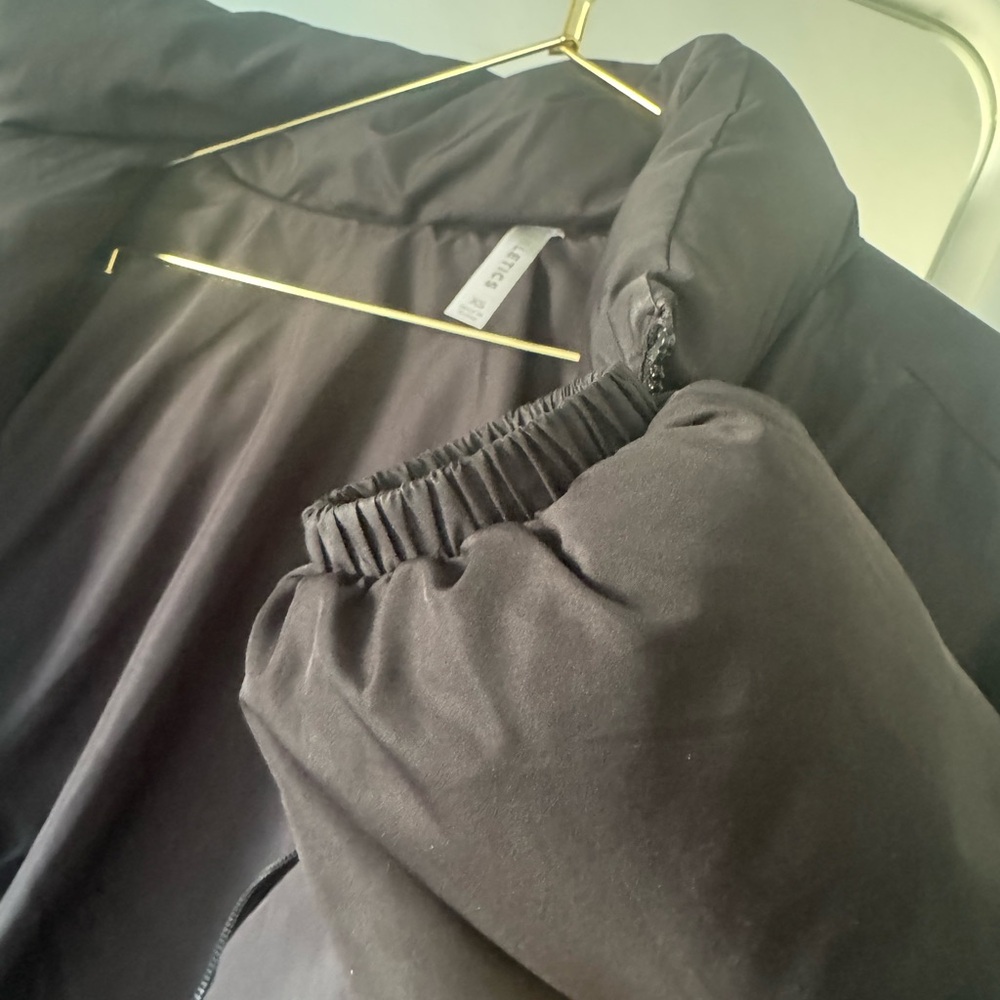 Fabletics Black Puffer - Picture 6 of 6